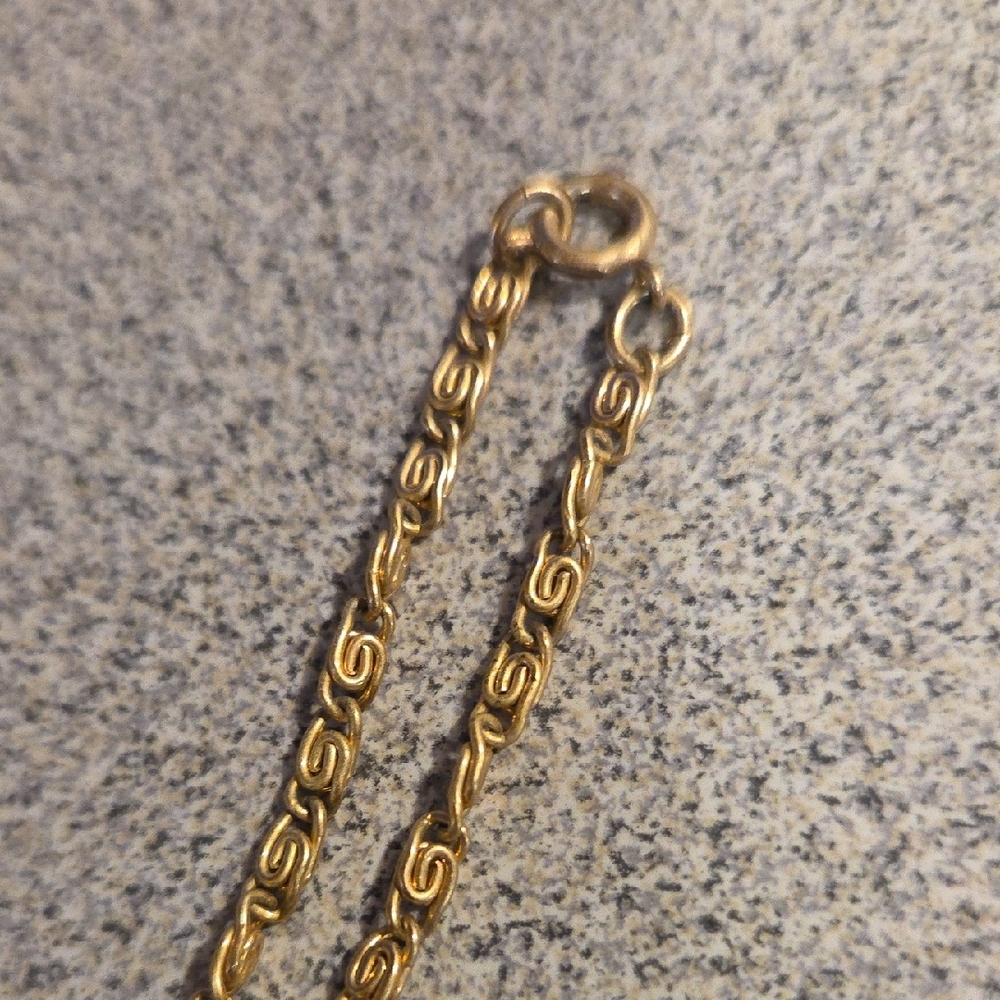 Avon Gold Tone Oval Floral Pendant Necklace - Women - Picture 5 of 6